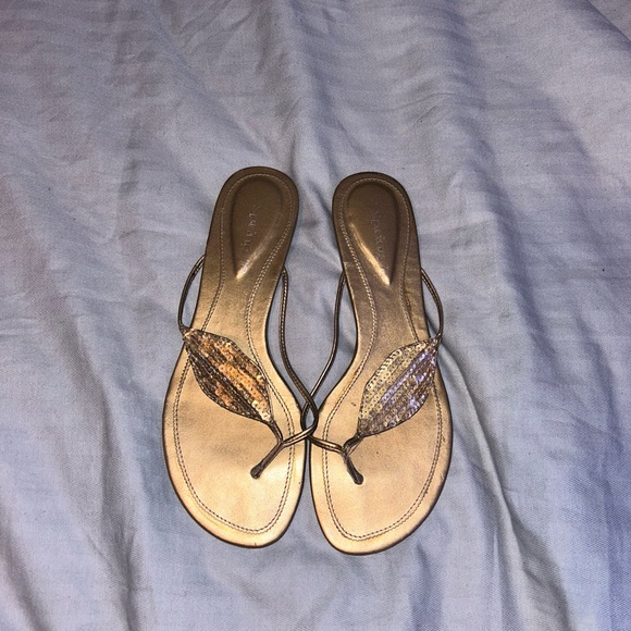 Gold flip flops - Picture 1 of 1